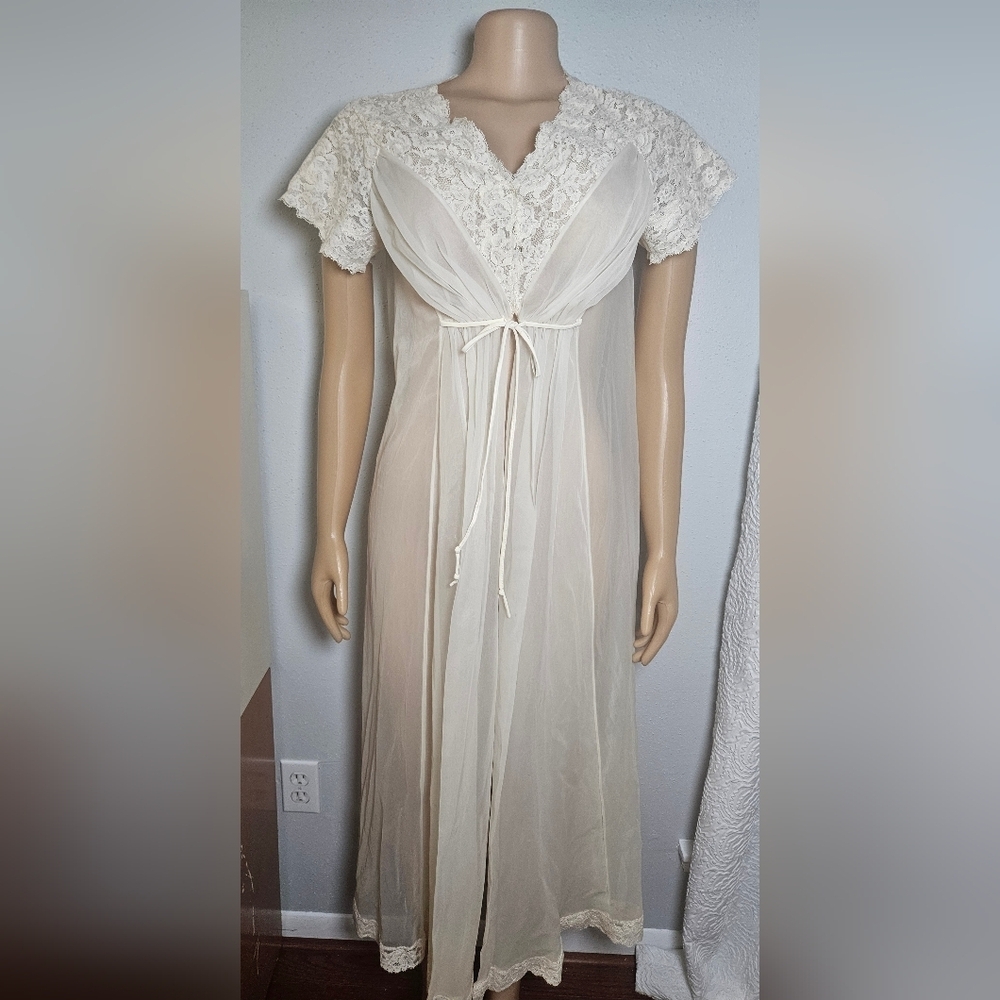 SHADOWLINE SILHOUETTE SATINTRIQUE NYLON Cream Lace Trim Robe with Empire Waist